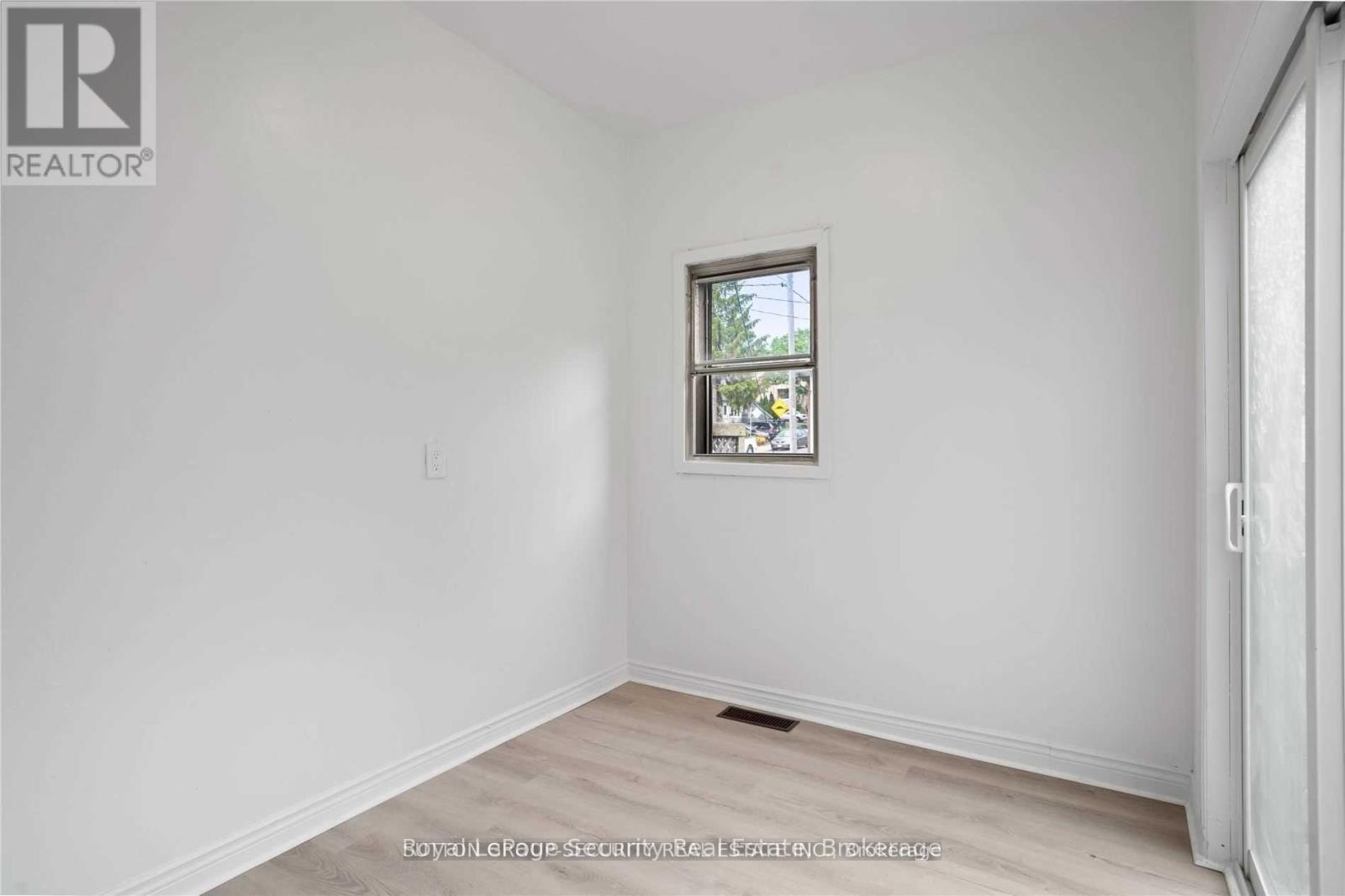 289 Blackthorn Avenue, Toronto, Ontario  M6N 3H7 - Photo 11 - W12783332