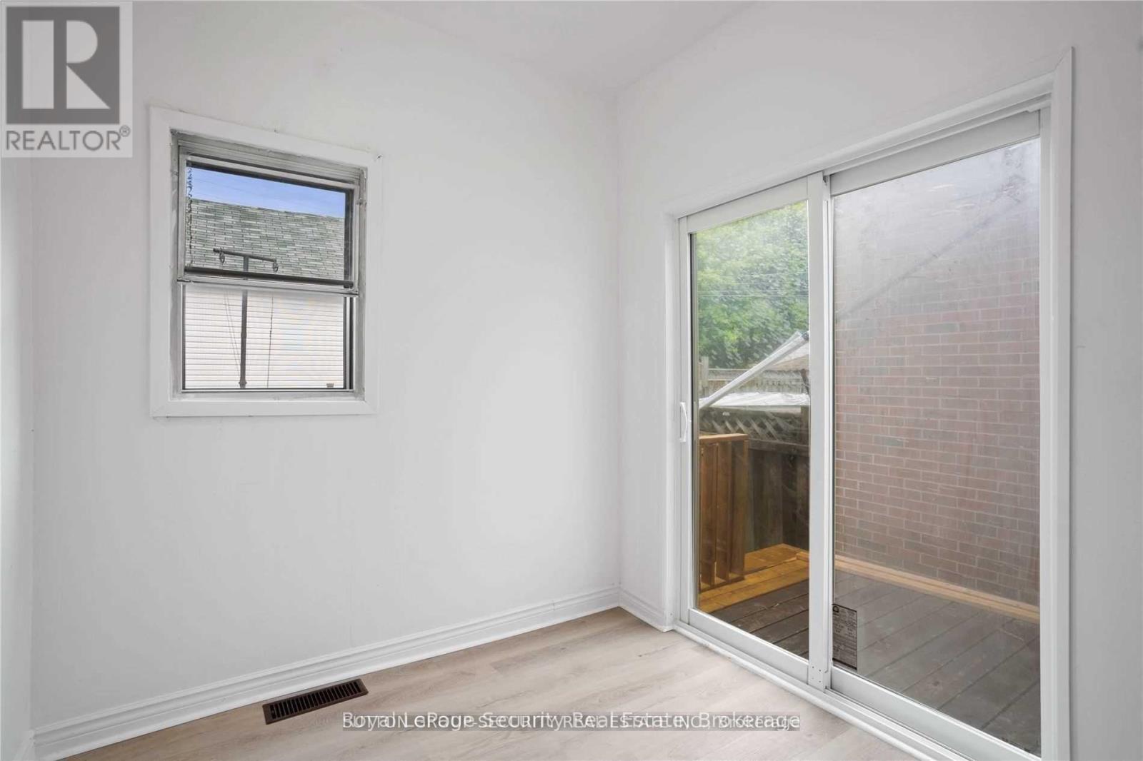 289 Blackthorn Avenue, Toronto, Ontario  M6N 3H7 - Photo 12 - W12783332