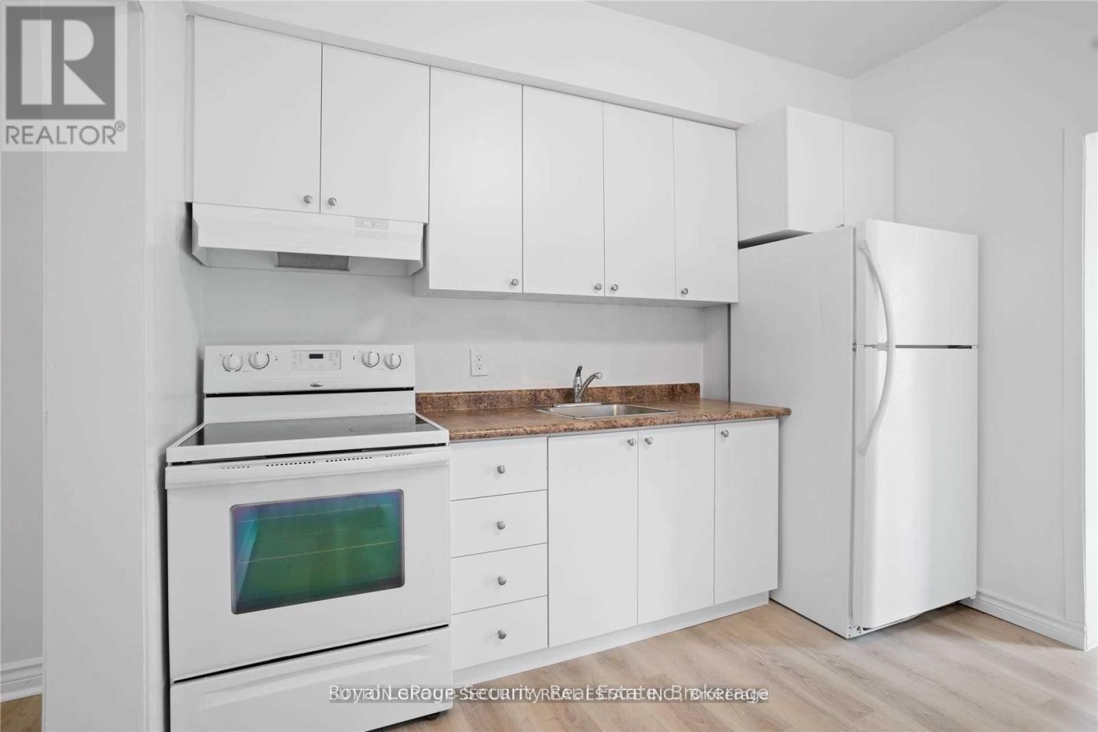 289 Blackthorn Avenue, Toronto, Ontario  M6N 3H7 - Photo 14 - W12783332