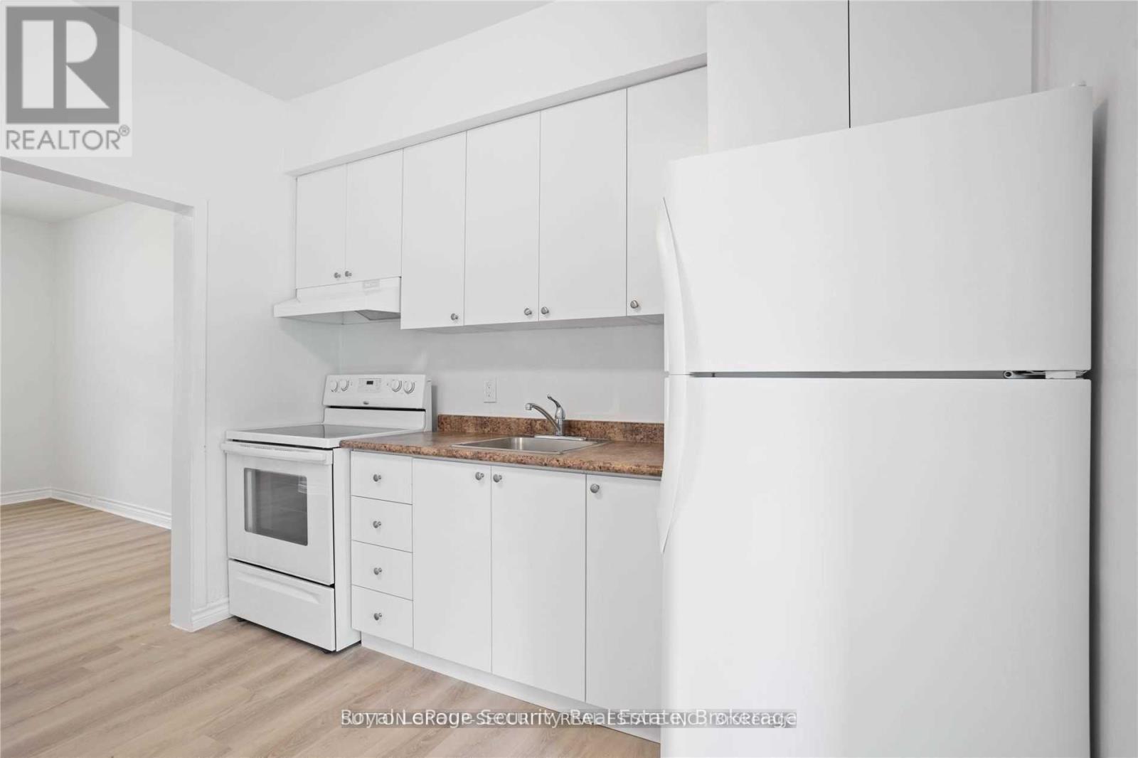 289 Blackthorn Avenue, Toronto, Ontario  M6N 3H7 - Photo 15 - W12783332