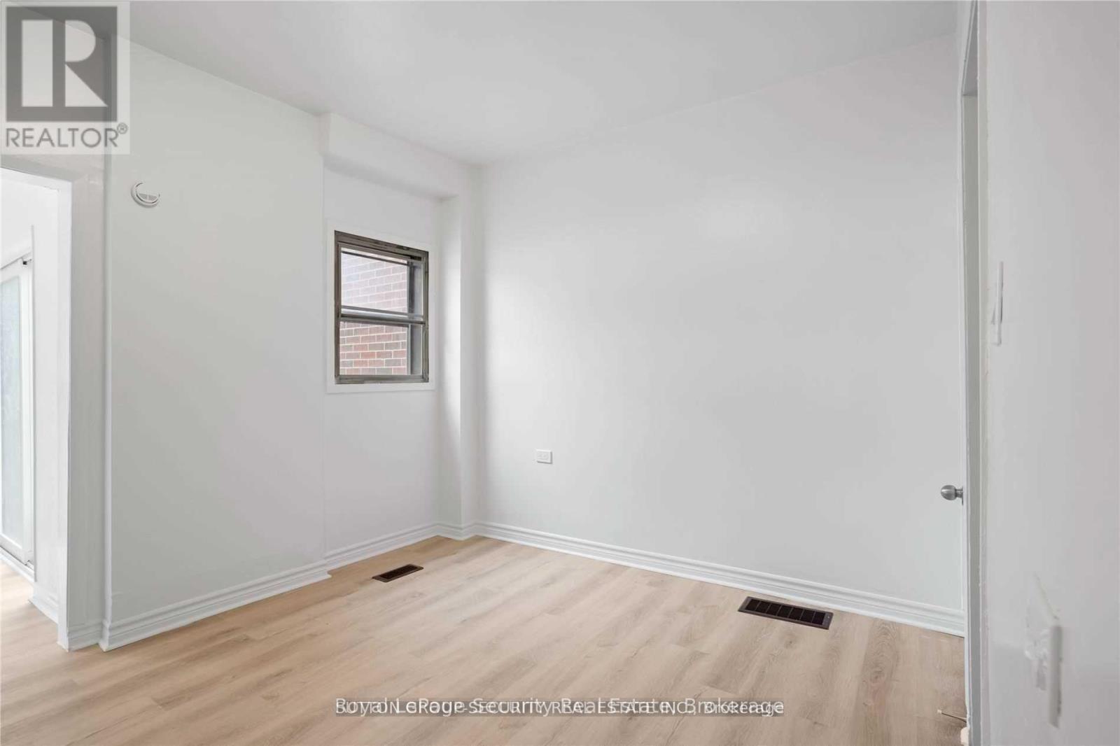 289 Blackthorn Avenue, Toronto, Ontario  M6N 3H7 - Photo 16 - W12783332