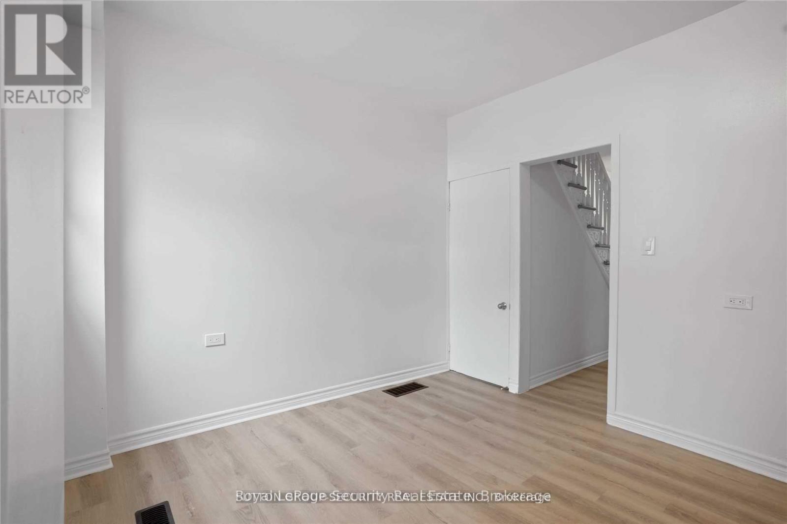 289 Blackthorn Avenue, Toronto, Ontario  M6N 3H7 - Photo 18 - W12783332