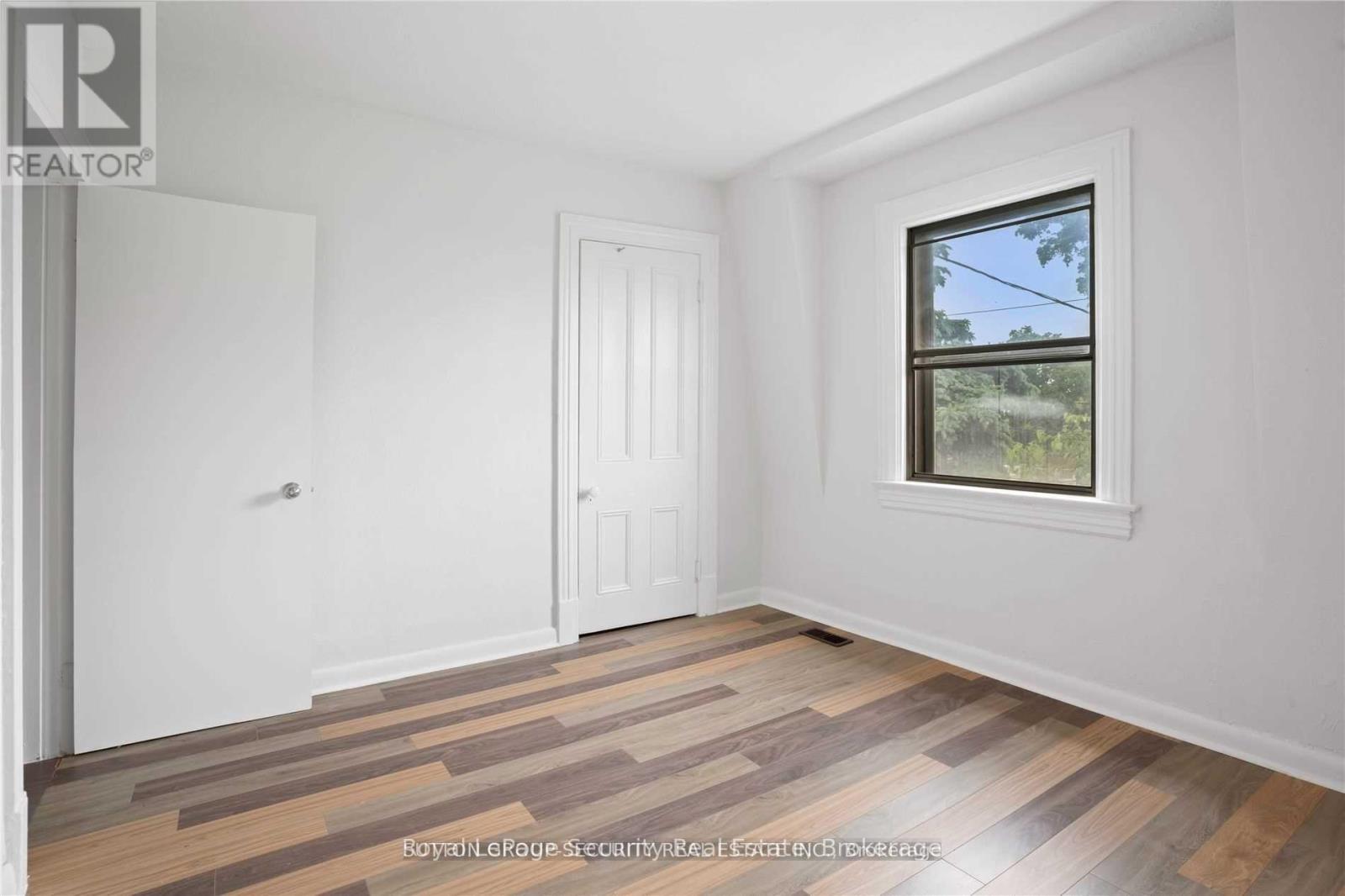 289 Blackthorn Avenue, Toronto, Ontario  M6N 3H7 - Photo 5 - W12783332