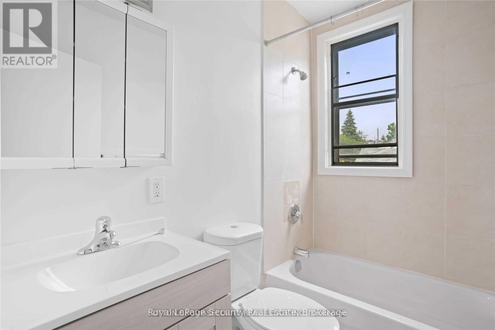 289 Blackthorn Avenue, Toronto, Ontario  M6N 3H7 - Photo 8 - W12783332