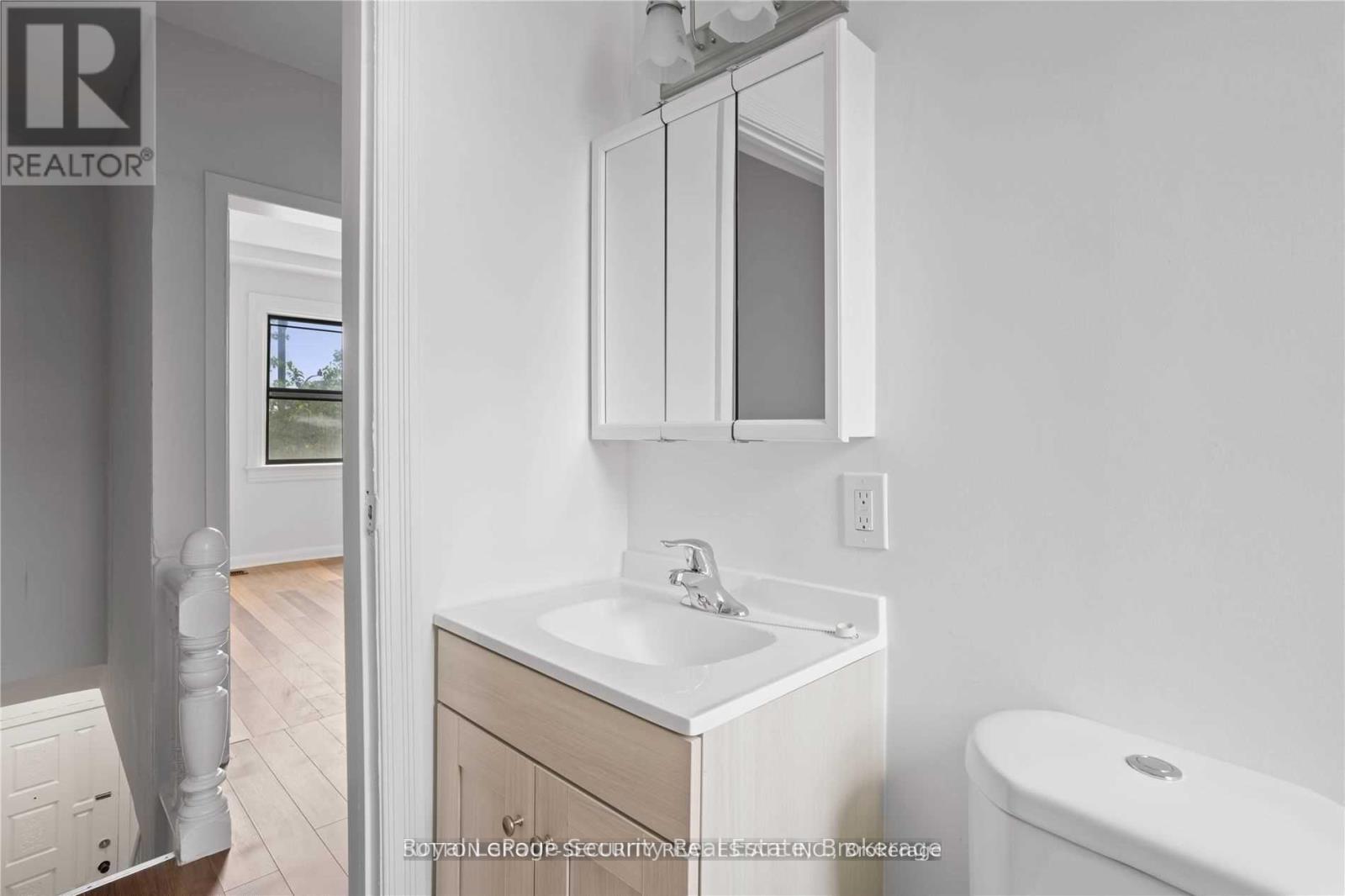 289 Blackthorn Avenue, Toronto, Ontario  M6N 3H7 - Photo 9 - W12783332