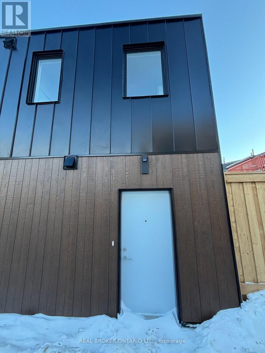 A - 395 Delaware Avenue, Toronto, Ontario  M6H 2T7 - Photo 10 - W12783334