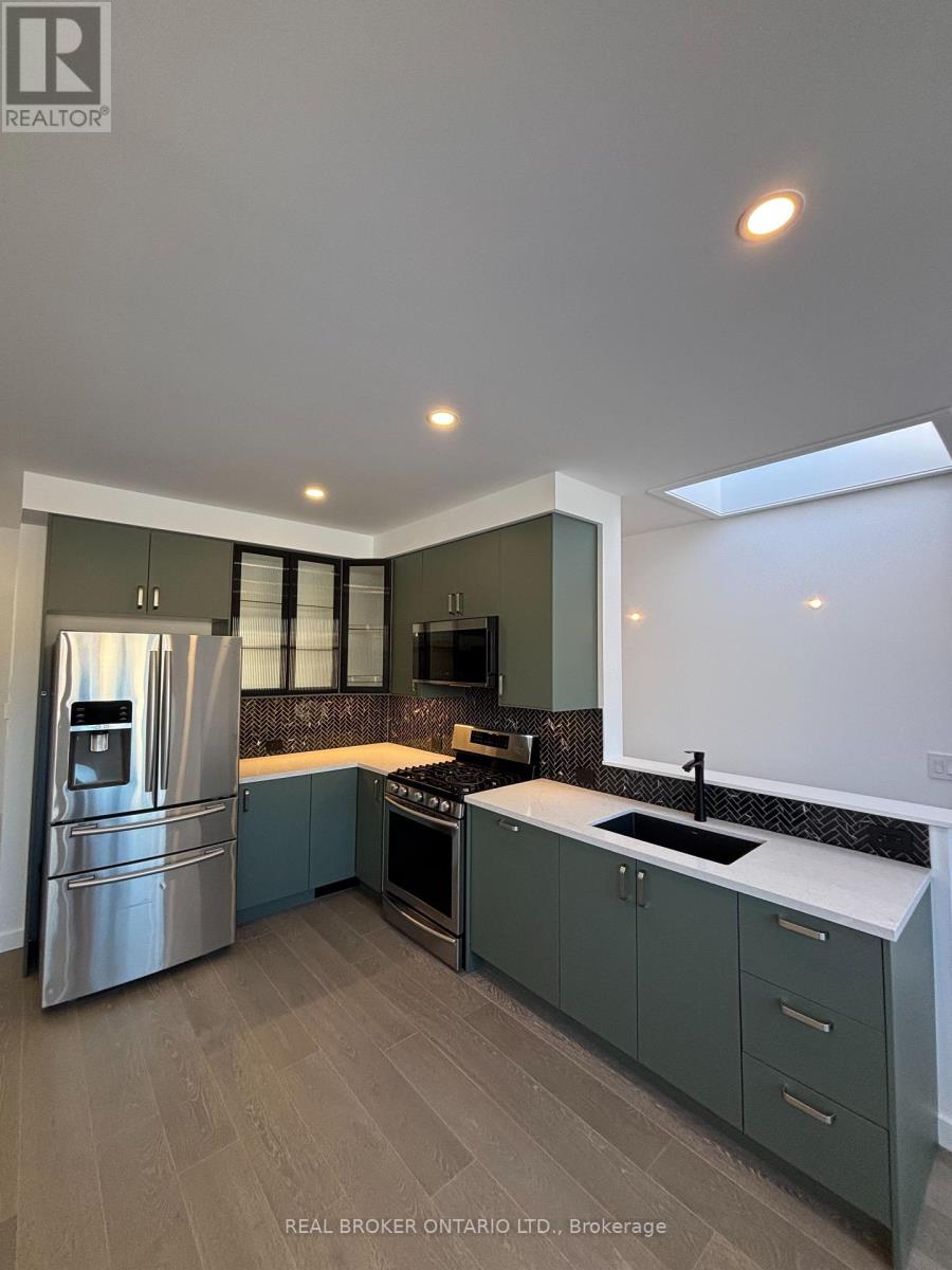 A - 395 Delaware Avenue, Toronto, Ontario  M6H 2T7 - Photo 4 - W12783334