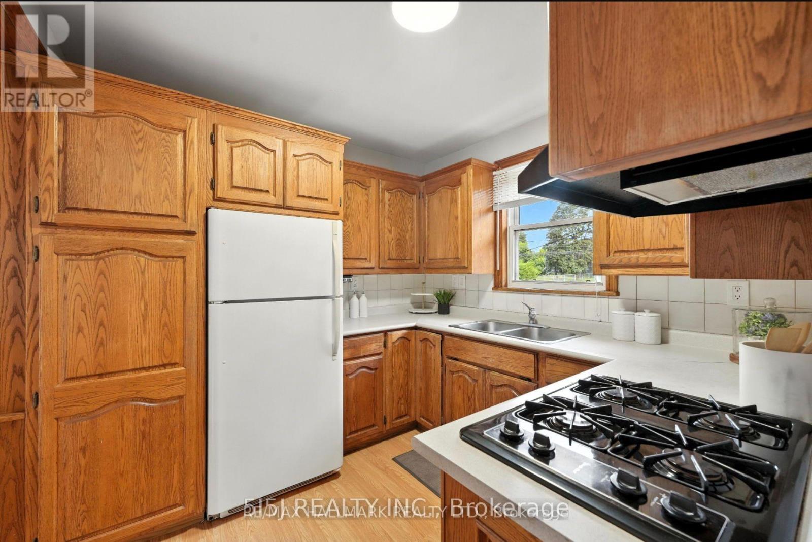 2975 Weston Road, Toronto, Ontario  M9M 2T1 - Photo 11 - W12783352