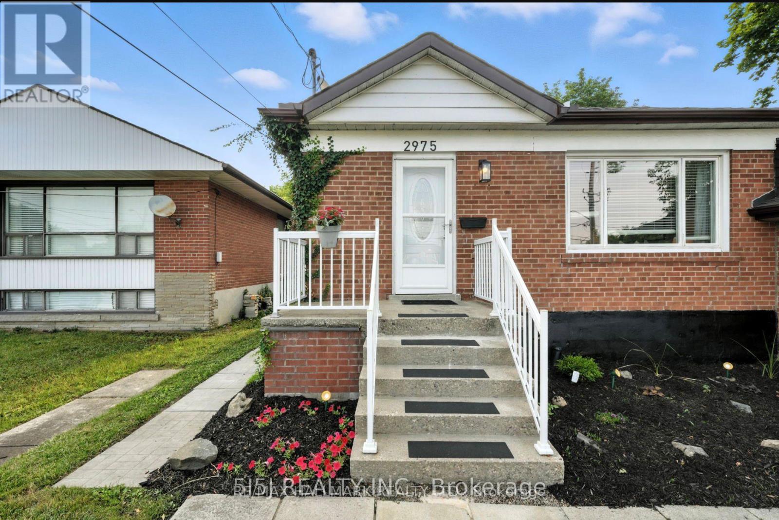 2975 Weston Road, Toronto, Ontario  M9M 2T1 - Photo 2 - W12783352