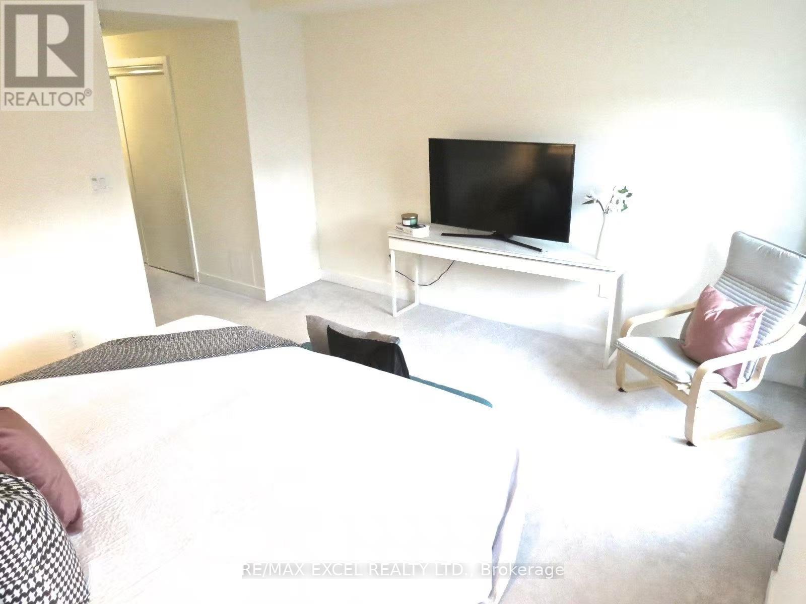 70 William Duncan Road, Toronto, Ontario  M3K 0C5 - Photo 2 - W12783394