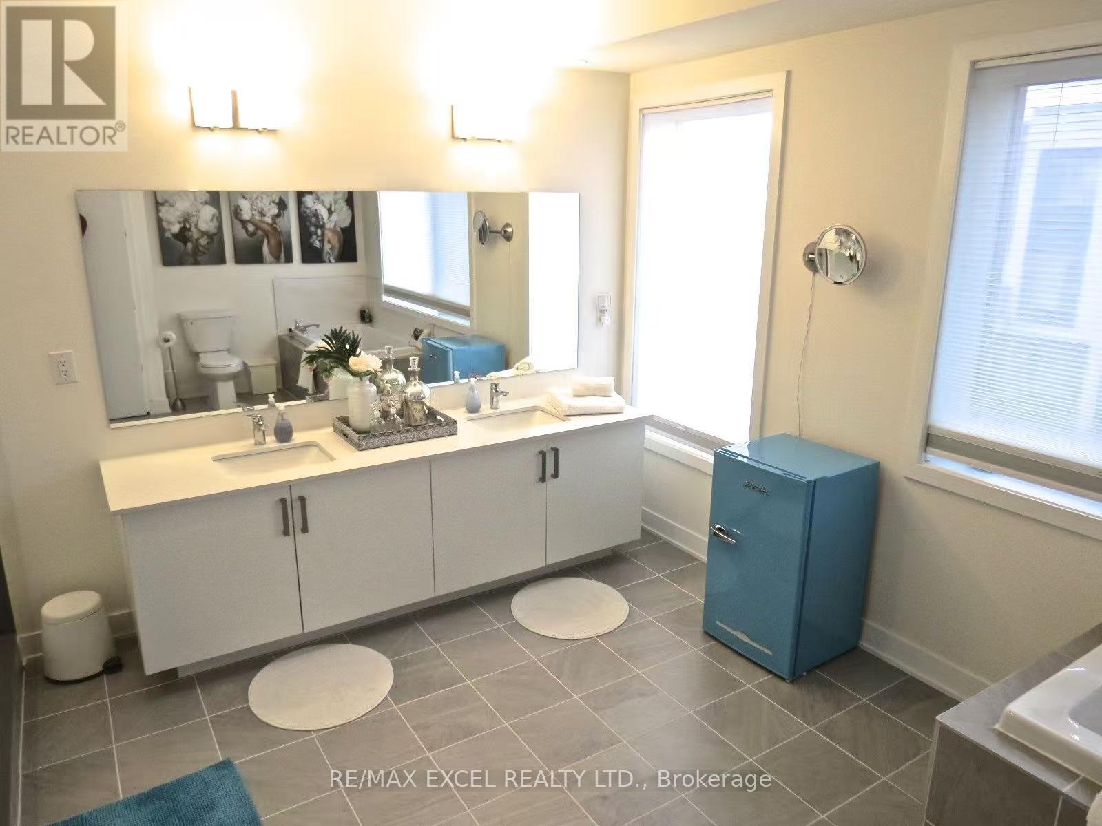 70 William Duncan Road, Toronto, Ontario  M3K 0C5 - Photo 4 - W12783394