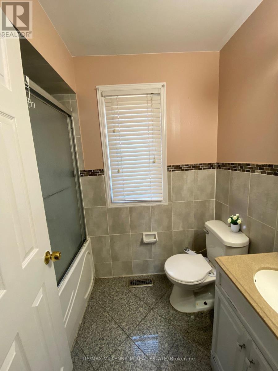 74 Shady Pine Circle, Brampton, Ontario  L6R 1K3 - Photo 8 - W12783408