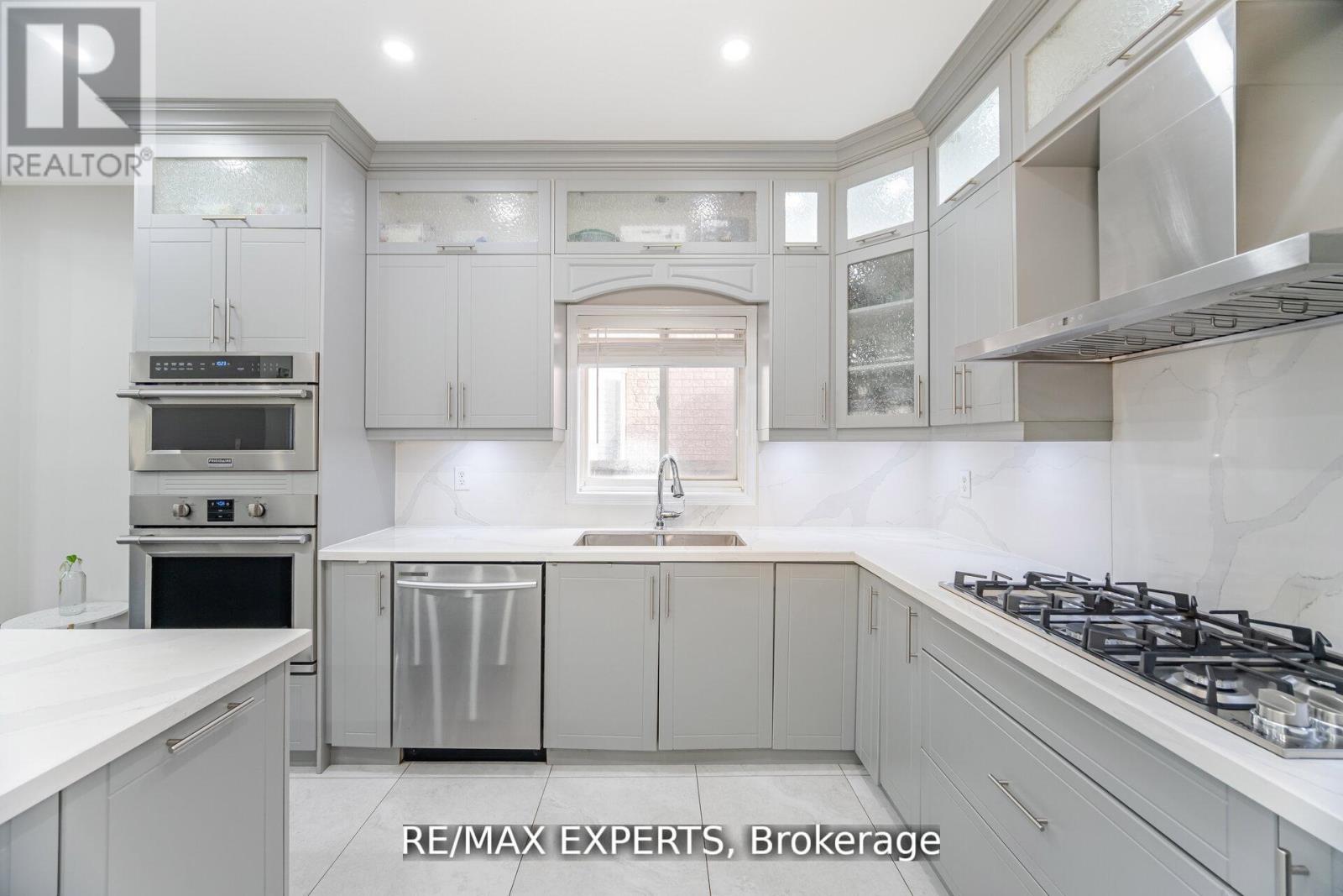 39 Robertson Davies Drive, Brampton, Ontario  L7A 1K3 - Photo 14 - W12783416