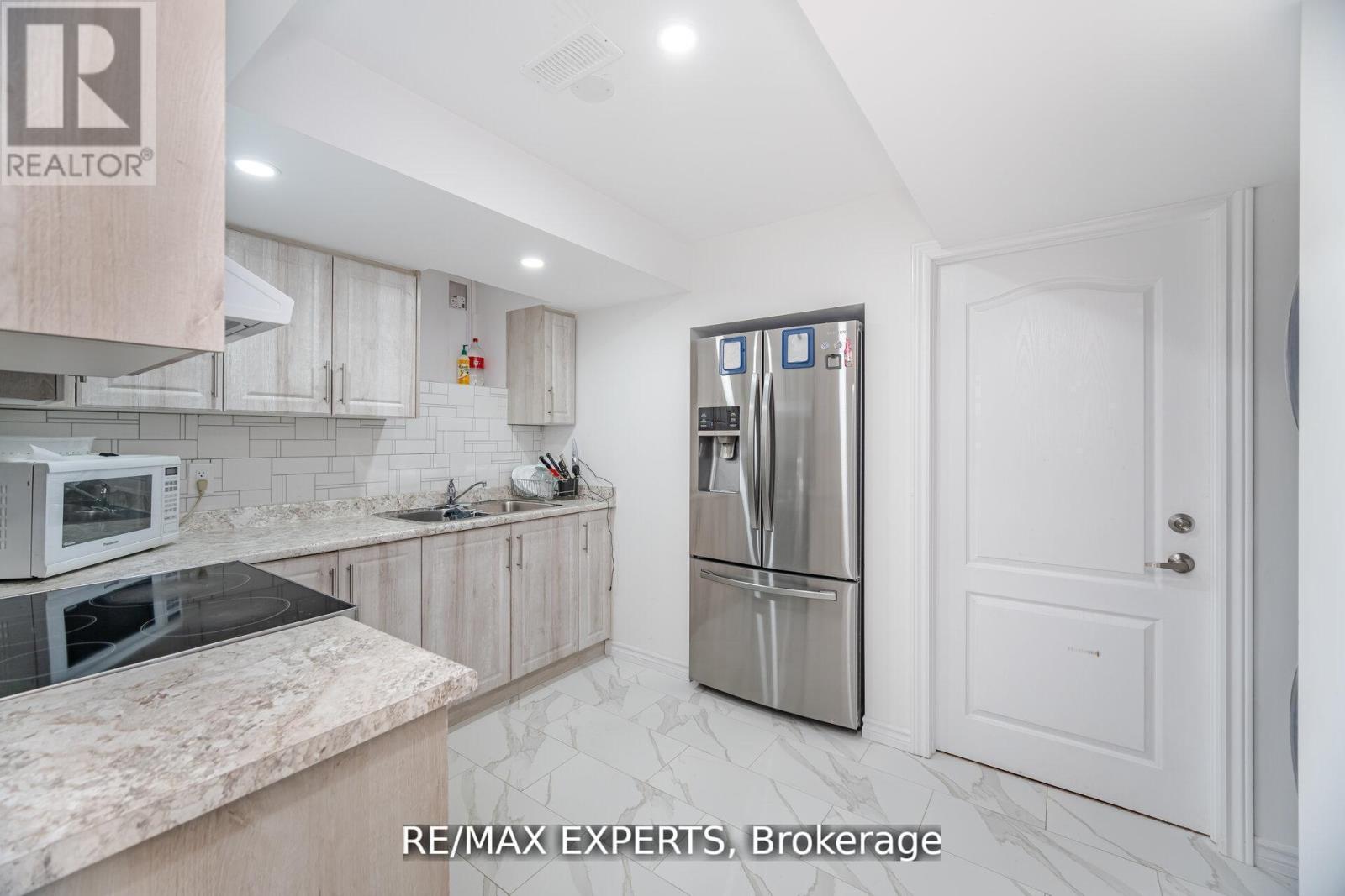 39 Robertson Davies Drive, Brampton, Ontario  L7A 1K3 - Photo 34 - W12783416