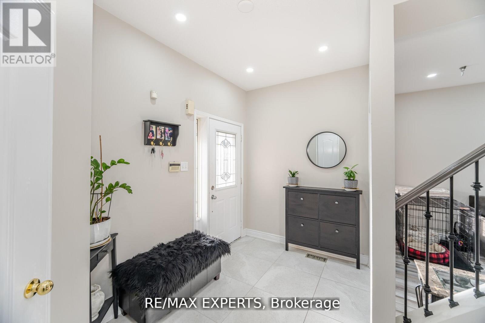 39 Robertson Davies Drive, Brampton, Ontario  L7A 1K3 - Photo 5 - W12783416