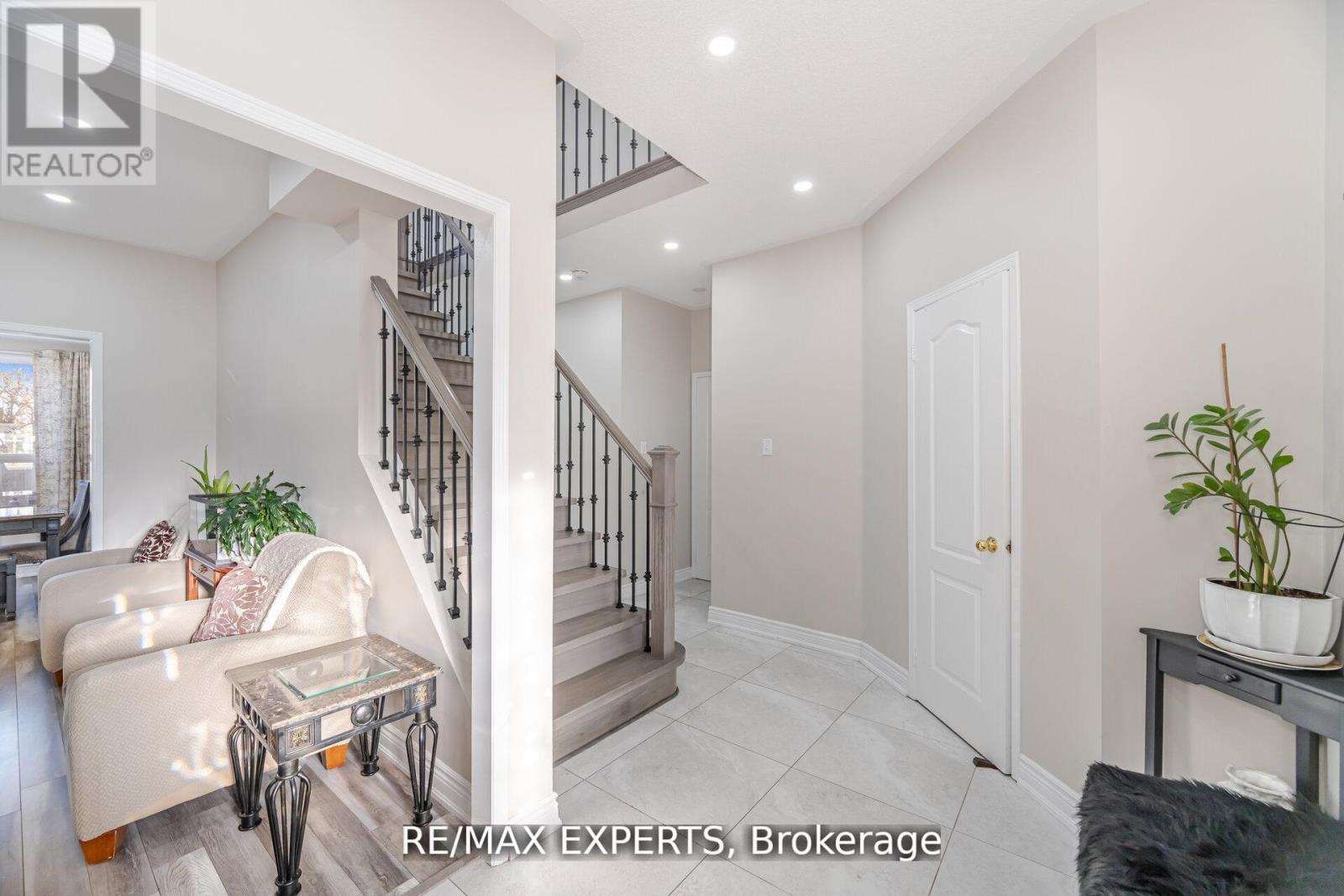 39 Robertson Davies Drive, Brampton, Ontario  L7A 1K3 - Photo 6 - W12783416