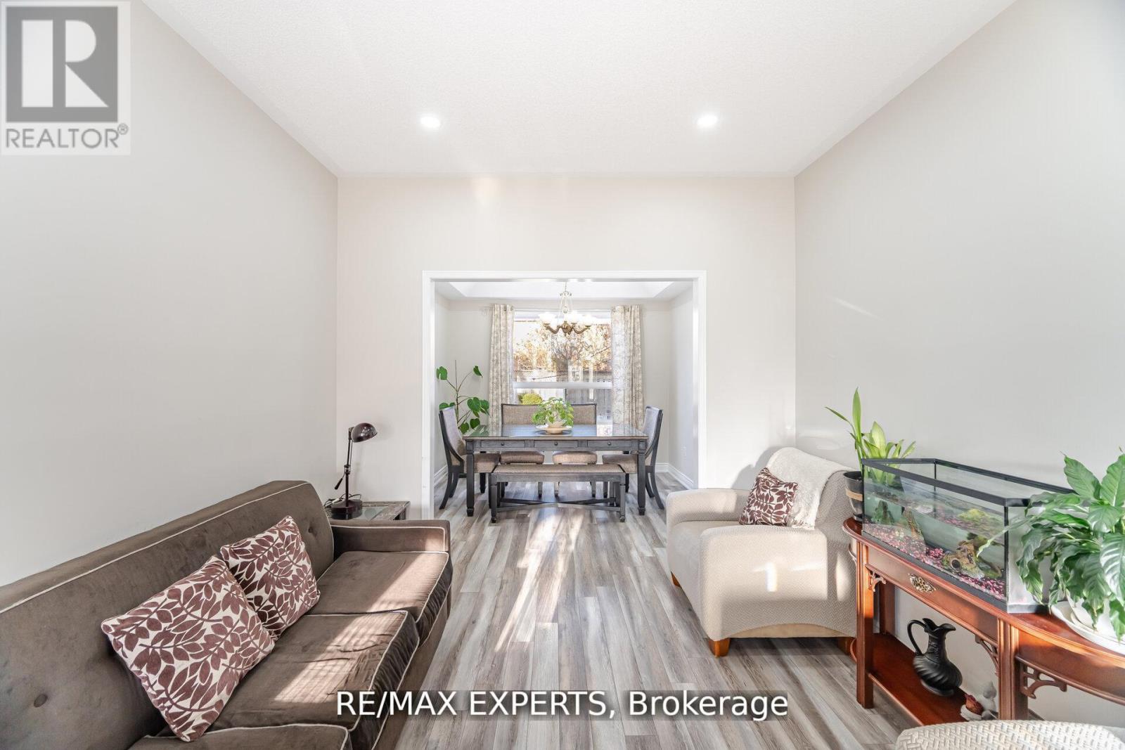 39 Robertson Davies Drive, Brampton, Ontario  L7A 1K3 - Photo 8 - W12783416