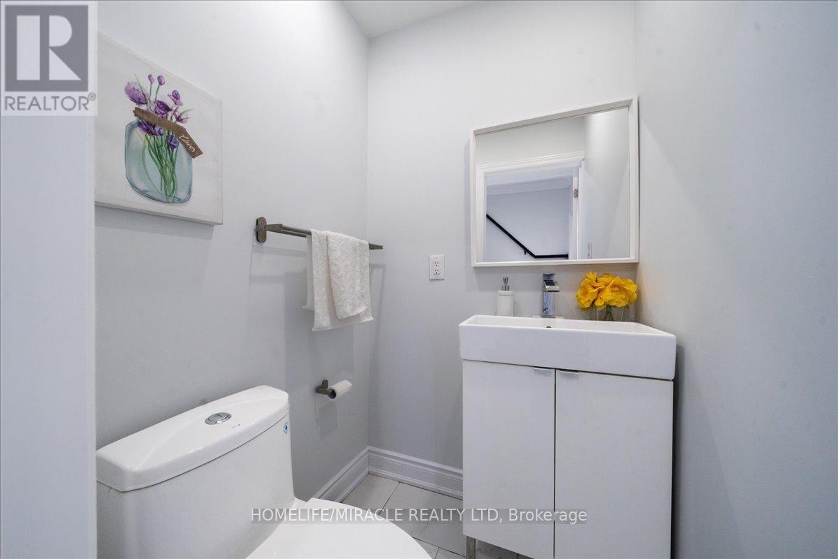 47 Martindale Crescent, Brampton, Ontario  L6X 2V7 - Photo 8 - W12783492