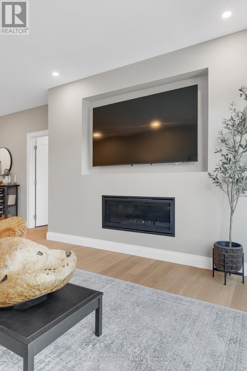 203 - 32 Brunel Road, Huntsville, Ontario  P1H 1P5 - Photo 35 - X12475512