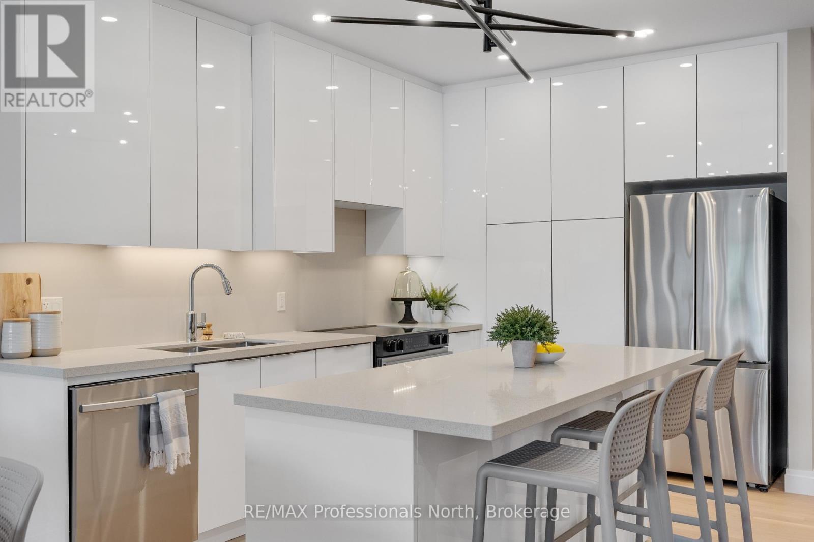 105 - 32 Brunel Road, Huntsville, Ontario  P1H 1P5 - Photo 25 - X12475524