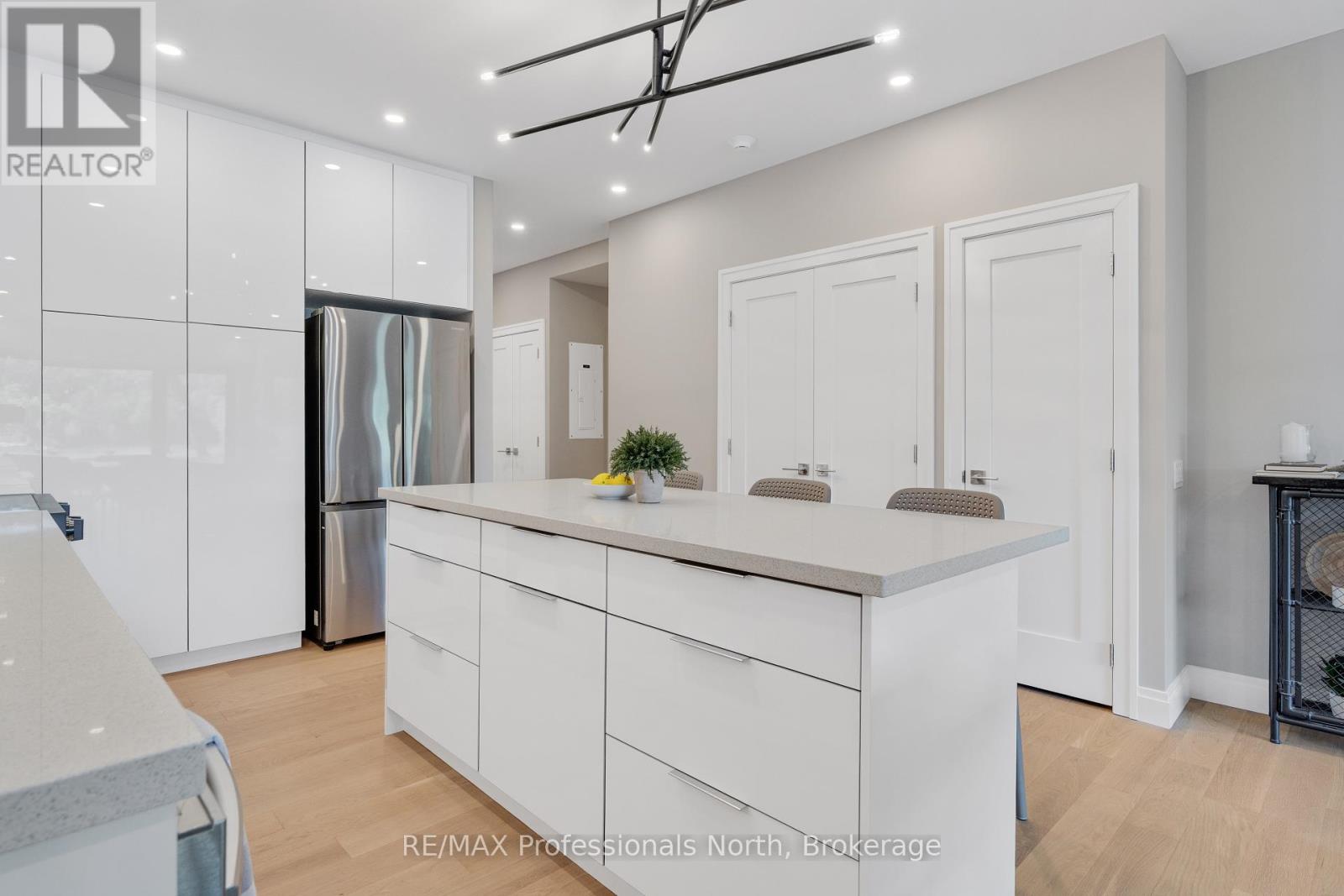 203 - 32 Brunel Road, Huntsville, Ontario  P1H 1P5 - Photo 29 - X12760670