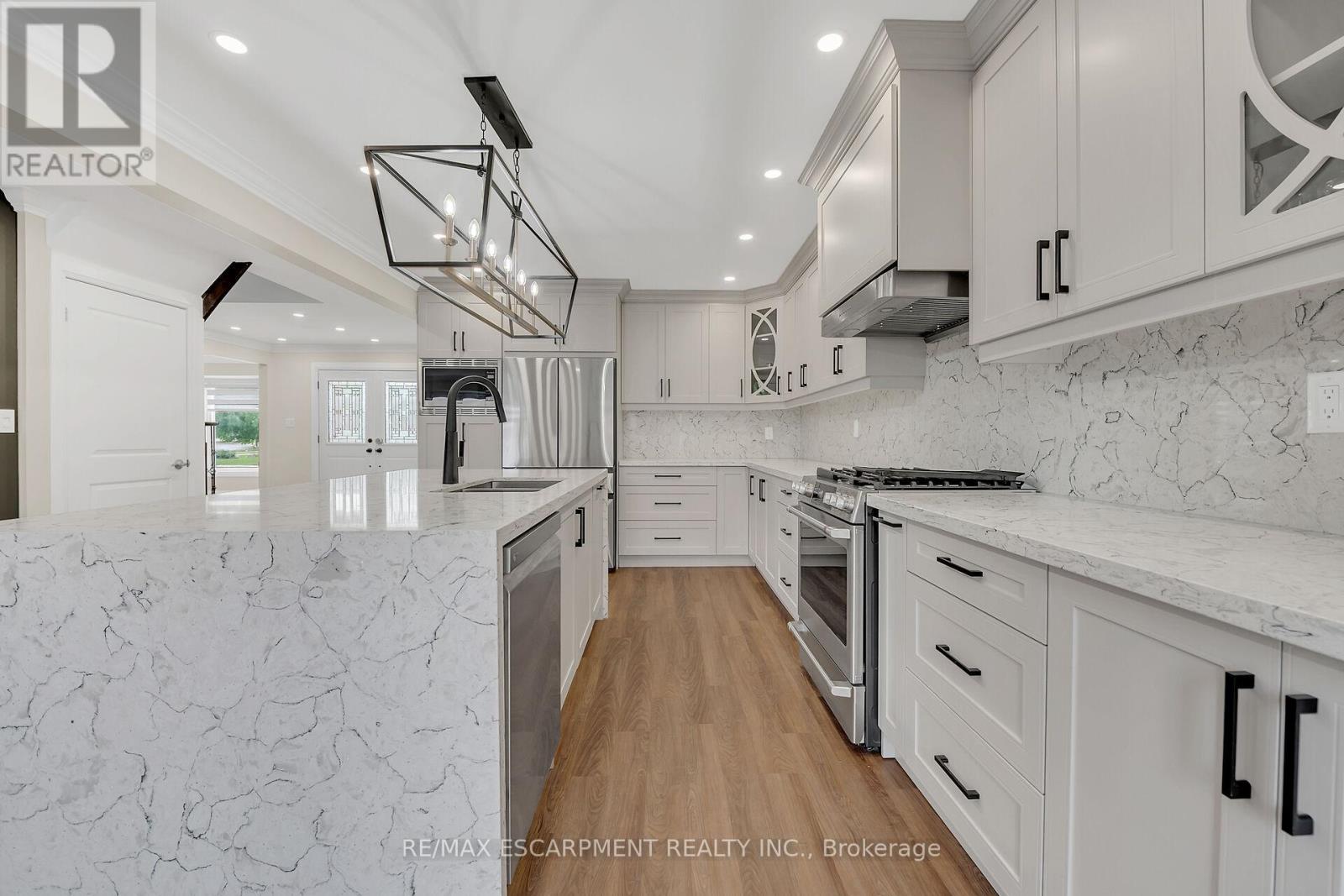 125 Valera Drive, Hamilton, Ontario  L8E 4S9 - Photo 5 - X12783320