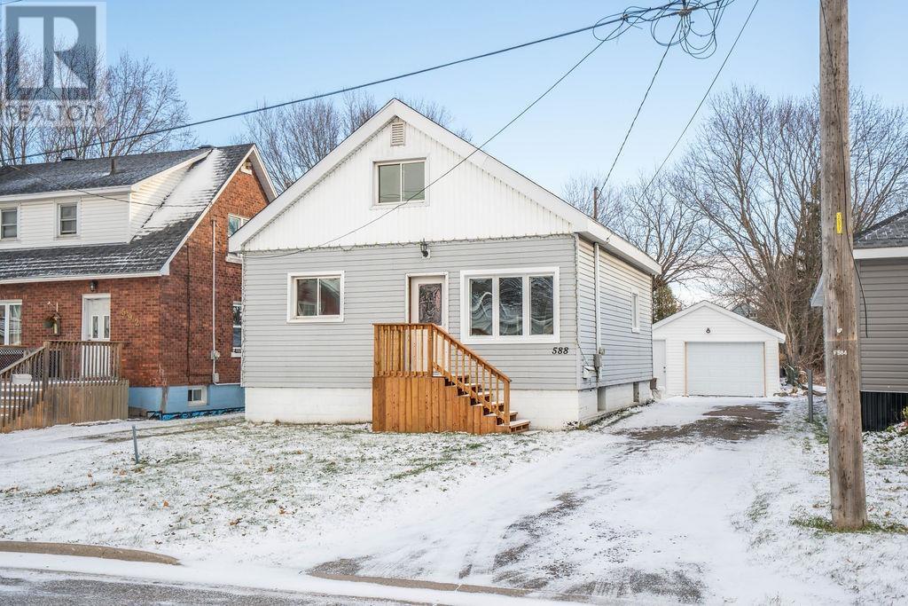 588 Sherbourne St, Sault Ste. Marie, Ontario  P6C 3X7 - Photo 1 - SM253381