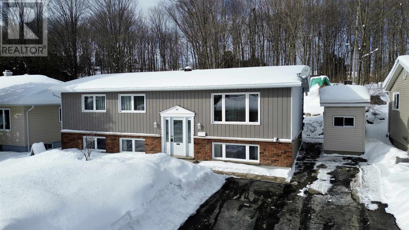 30 Axmith AVE, Elliot Lake, Ontario