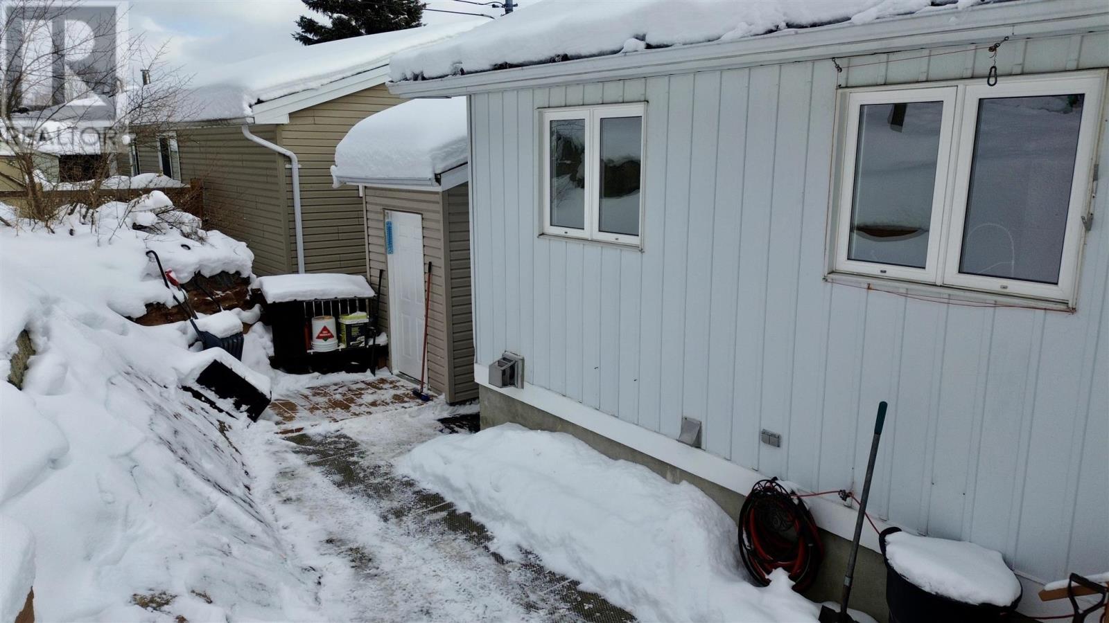 30 Axmith Ave, Elliot Lake, Ontario  P5A 1B7 - Photo 10 - SM260186