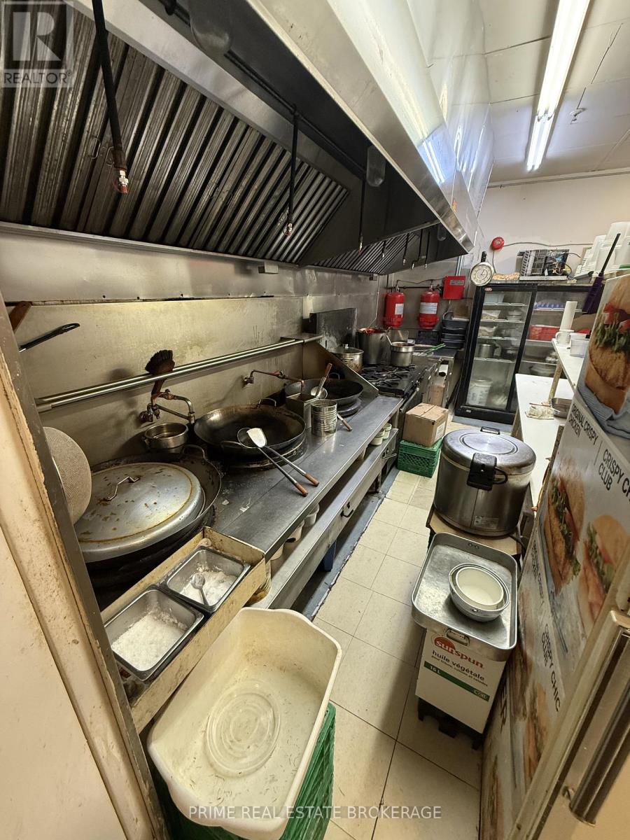 Unit 7 - 775 Southdale Road, London South, Ontario  N6E 1R9 - Photo 2 - X12783590