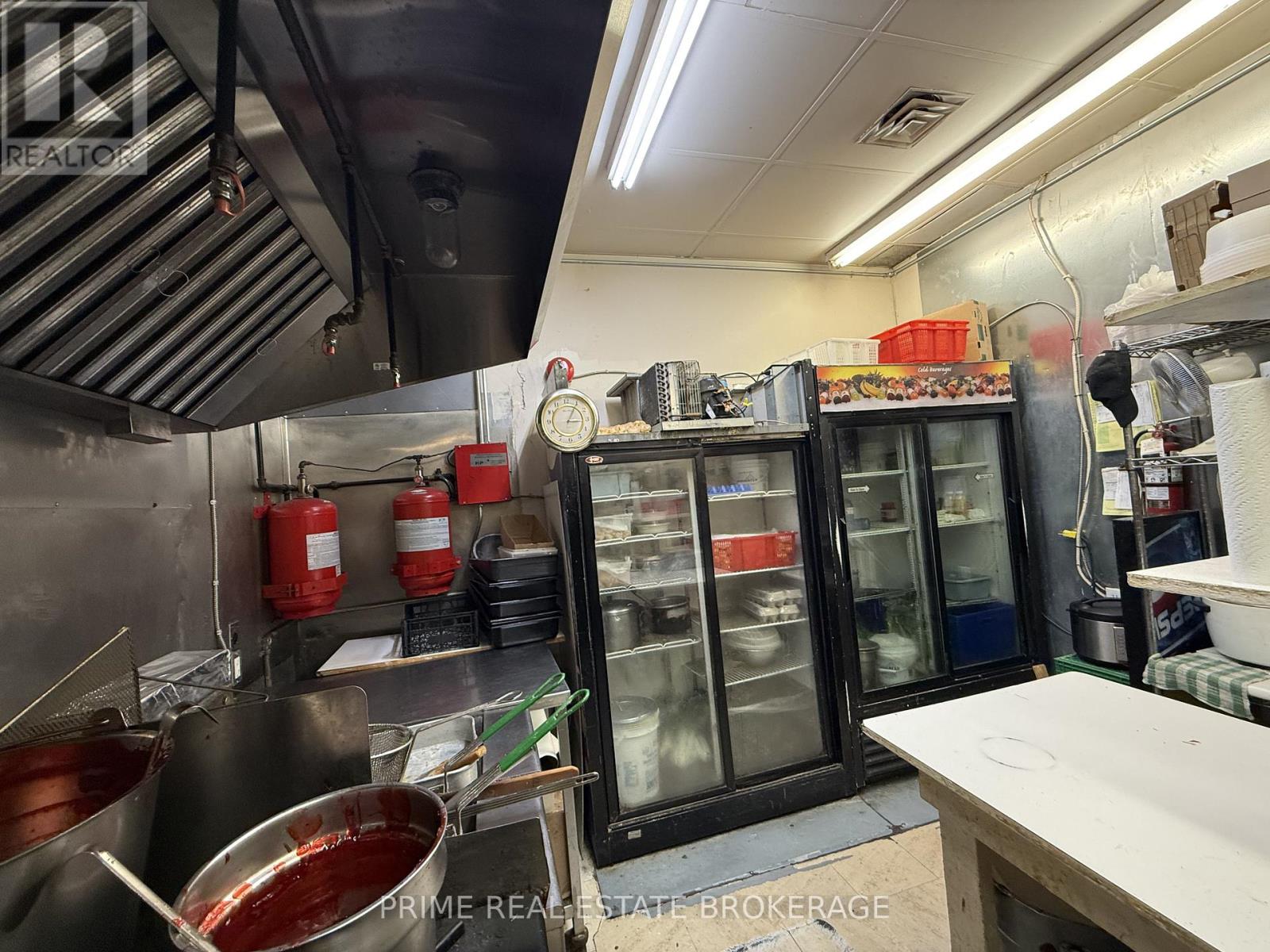 Unit 7 - 775 Southdale Road, London South, Ontario  N6E 1R9 - Photo 3 - X12783590