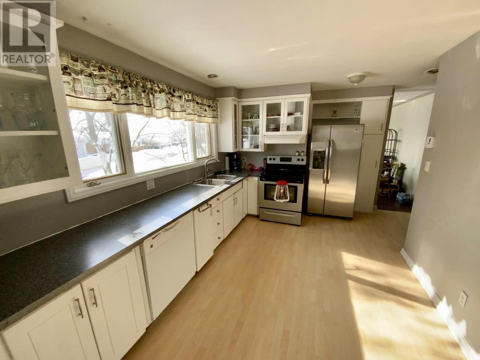 100 Tilley Rd, Sault Ste. Marie, Ontario  P6B 3Y9 - Photo 2 - SM260287