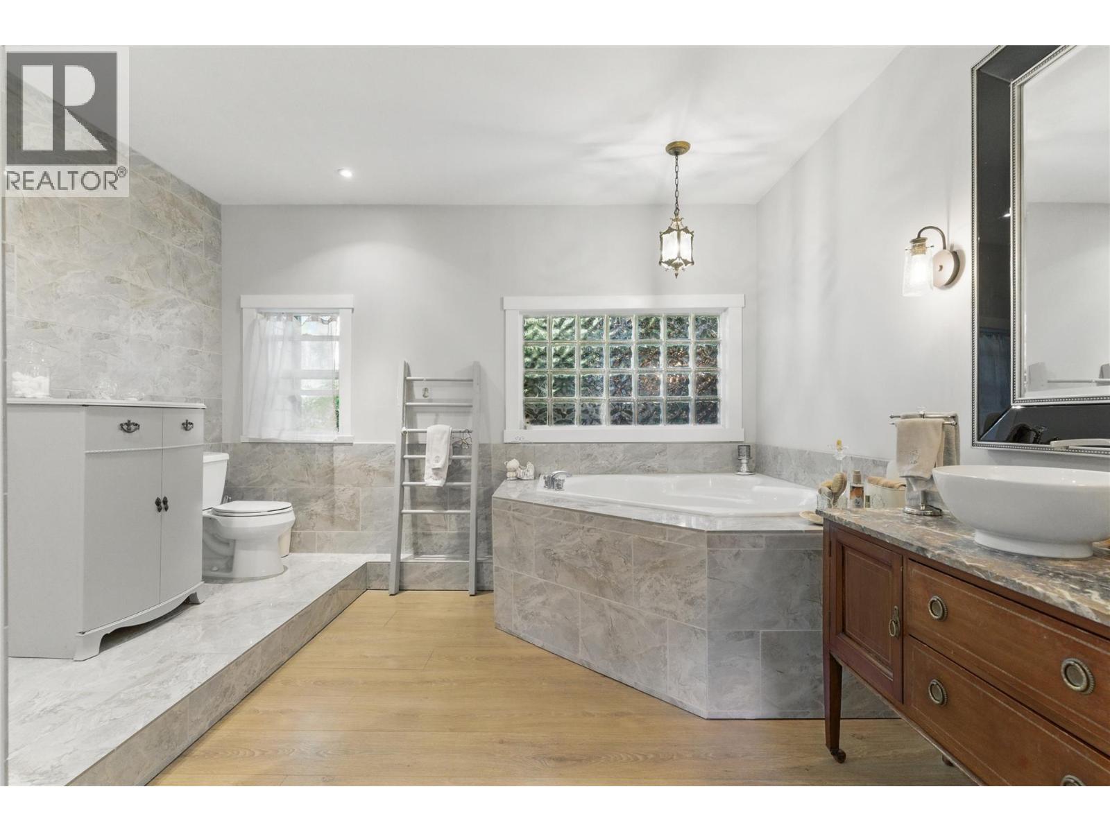 2250 Paul Lake Road, Kamloops, British Columbia  V2H 1N9 - Photo 25 - 10370928