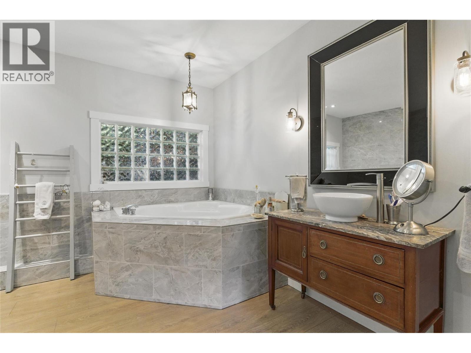 2250 Paul Lake Road, Kamloops, British Columbia  V2H 1N9 - Photo 26 - 10370928