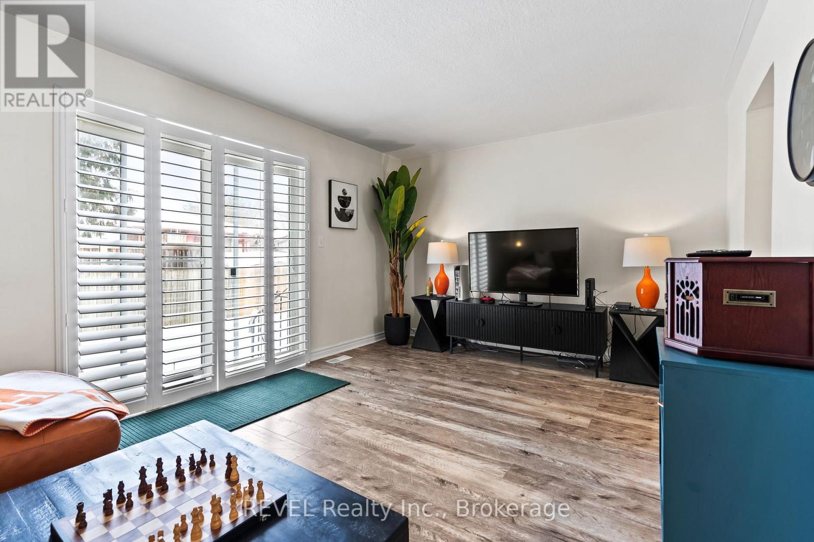 3 - 5852 Frontenac Street, Niagara Falls, Ontario  L2G 3A9 - Photo 8 - X12783656