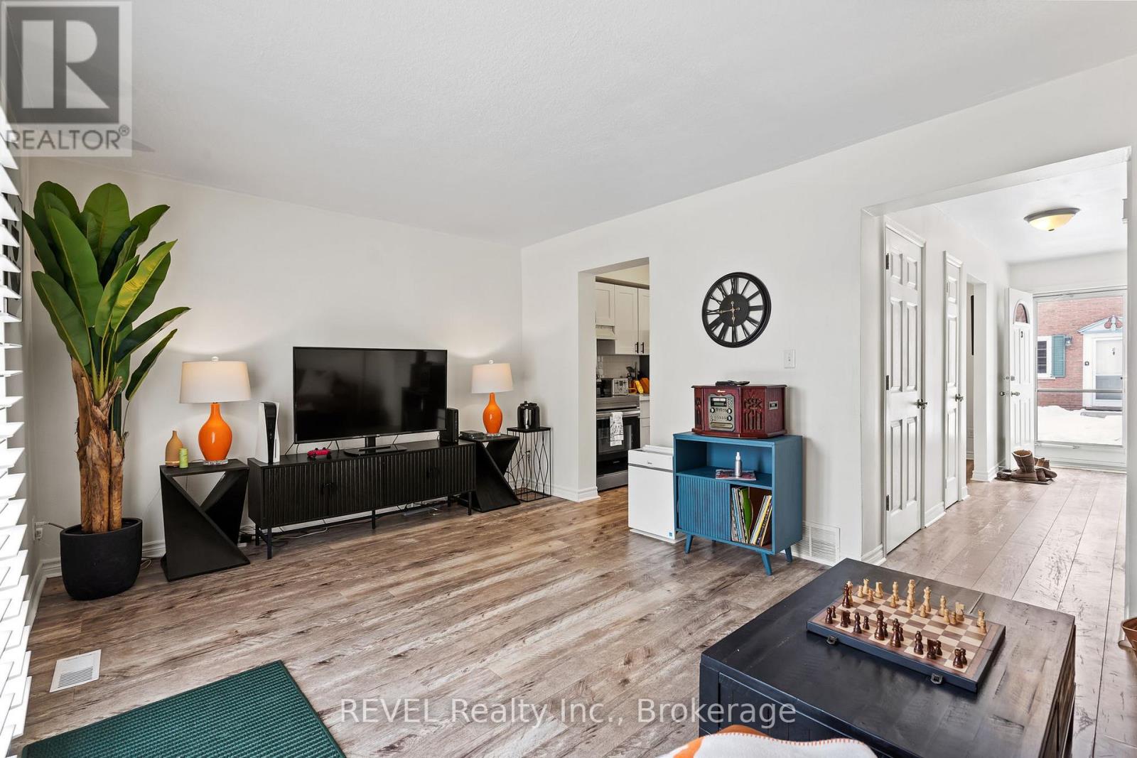 3 - 5852 Frontenac Street, Niagara Falls, Ontario  L2G 3A9 - Photo 9 - X12783656