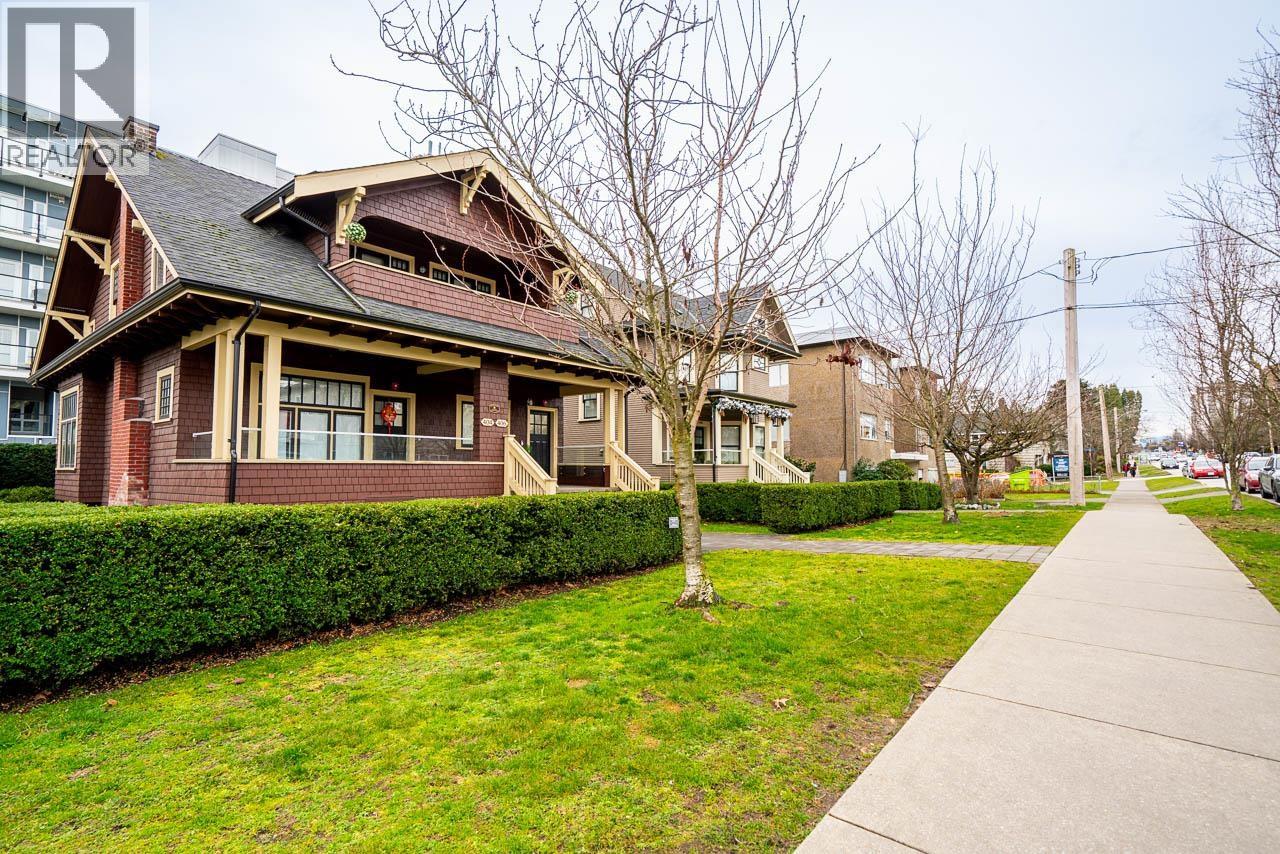 406 Eighth Street, New Westminster, British Columbia  V3M 0K1 - Photo 3 - R3089096