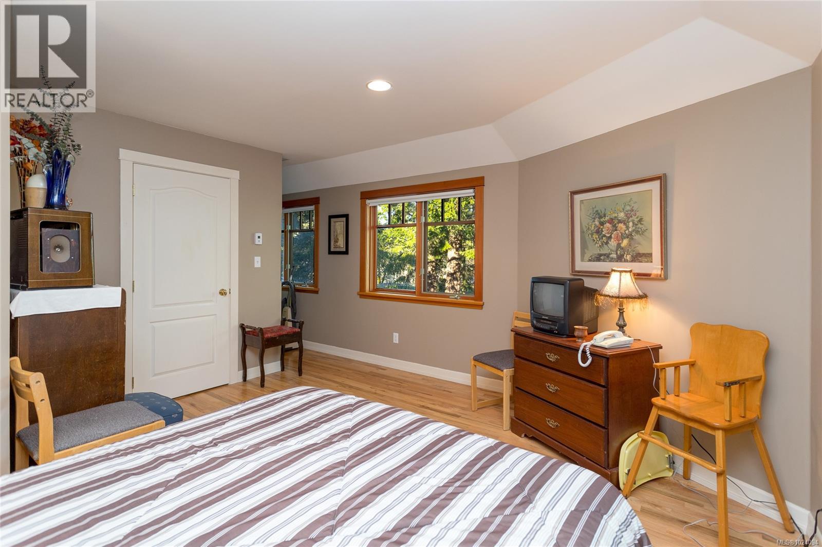 240 Viaduct Ave W, Saanich, British Columbia  V9E 2B6 - Photo 36 - 1024094