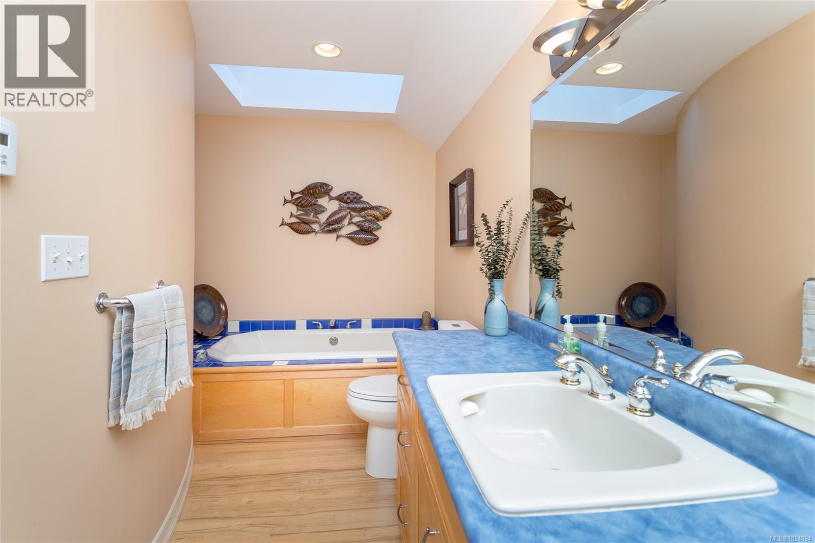 240 Viaduct Ave W, Saanich, British Columbia  V9E 2B6 - Photo 38 - 1024094