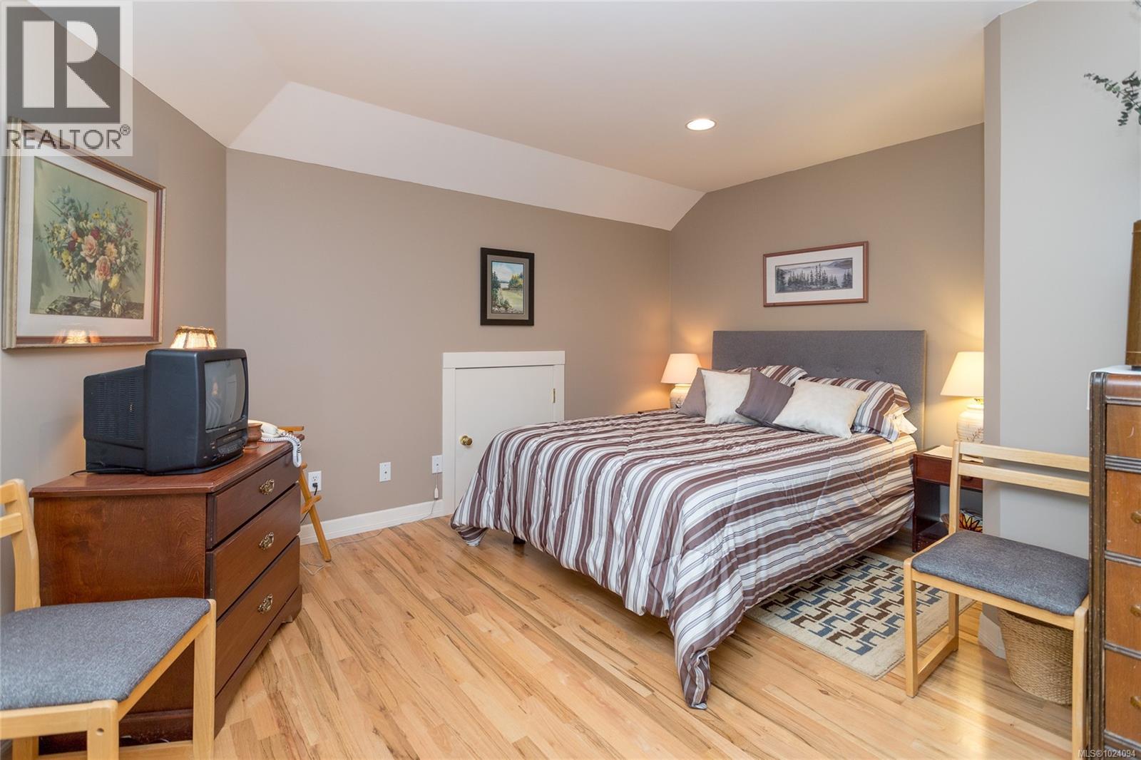 240 Viaduct Ave W, Saanich, British Columbia  V9E 2B6 - Photo 35 - 1024094