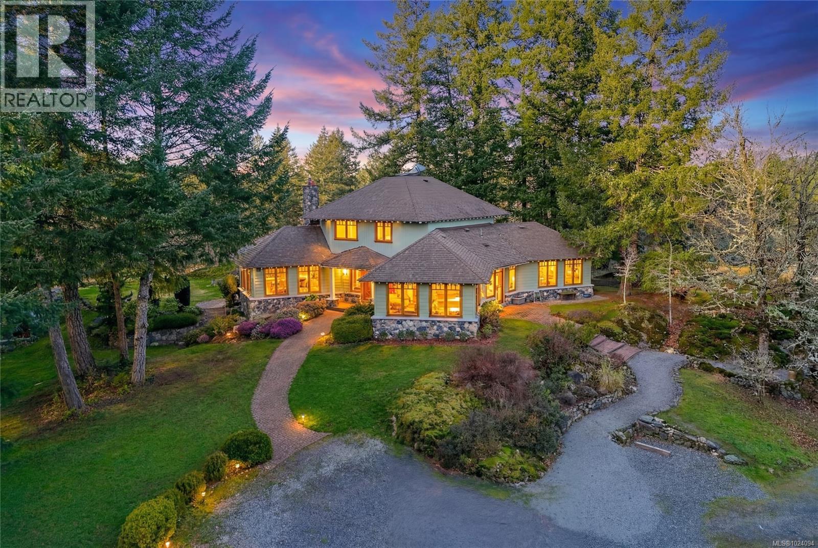 240 Viaduct Ave W, Saanich, British Columbia