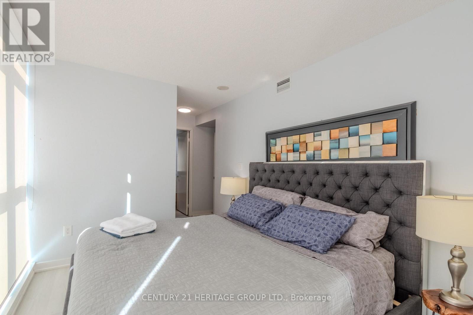 303 - 151 Dan Leckie Way, Toronto, Ontario  M5V 4B2 - Photo 8 - C12783634