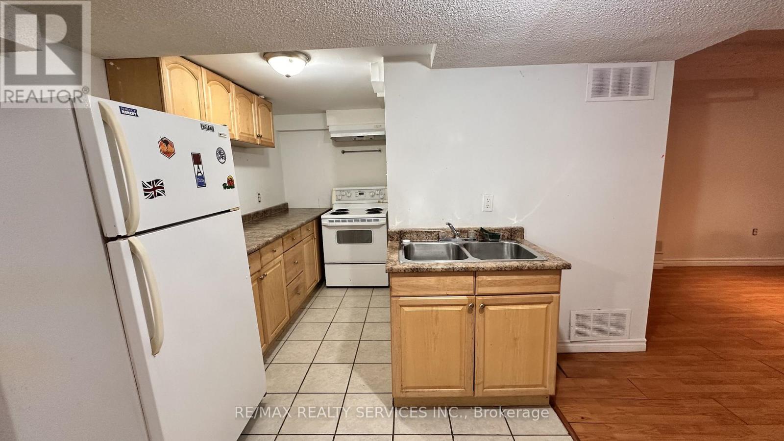 244 Van Kirk Drive, Brampton, Ontario  L7A 1M2 - Photo 9 - W12755838