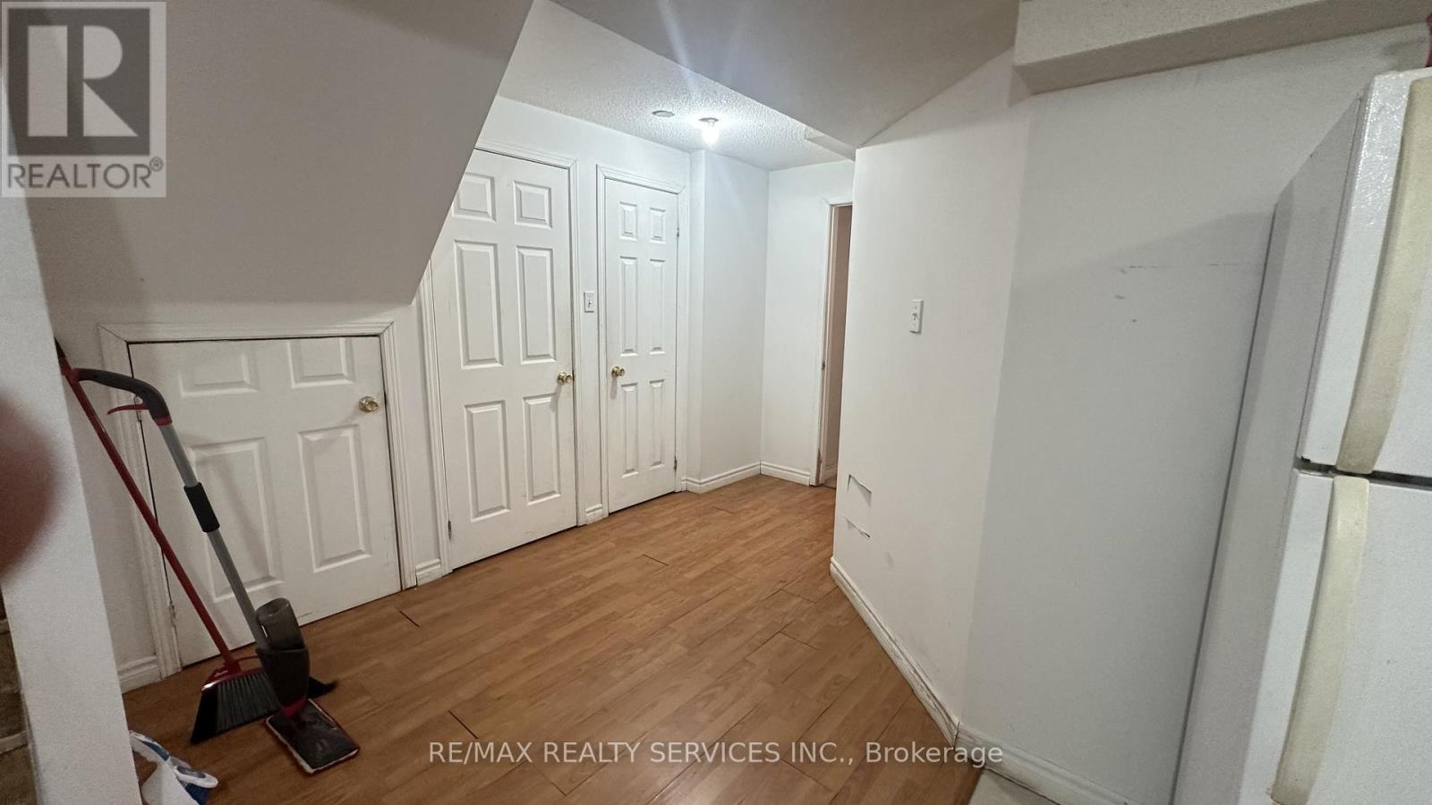 244 Van Kirk Drive, Brampton, Ontario  L7A 1M2 - Photo 4 - W12755838