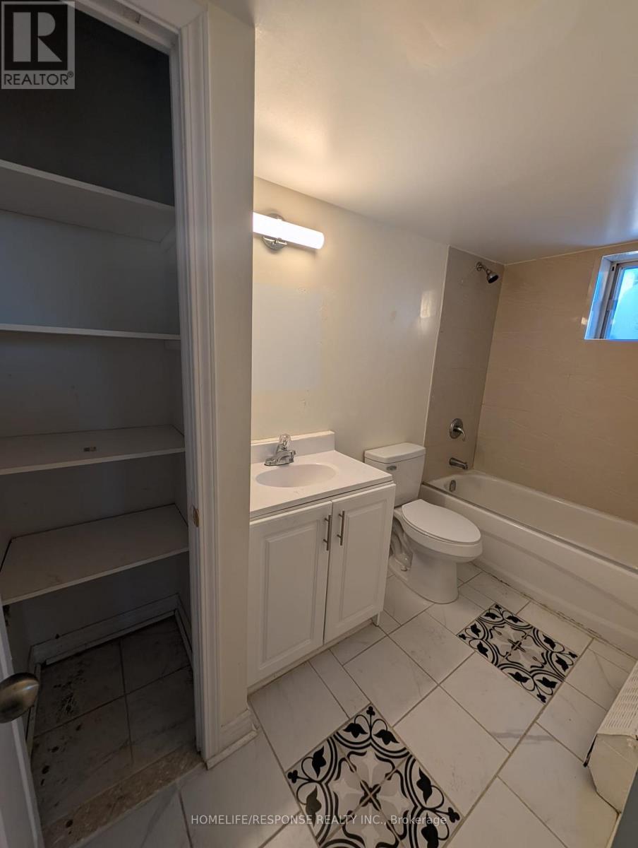 1003 - 3390 Weston Road, Toronto (Humbermede), Ontario  M9M 2X3 - Photo 6 - W12740370