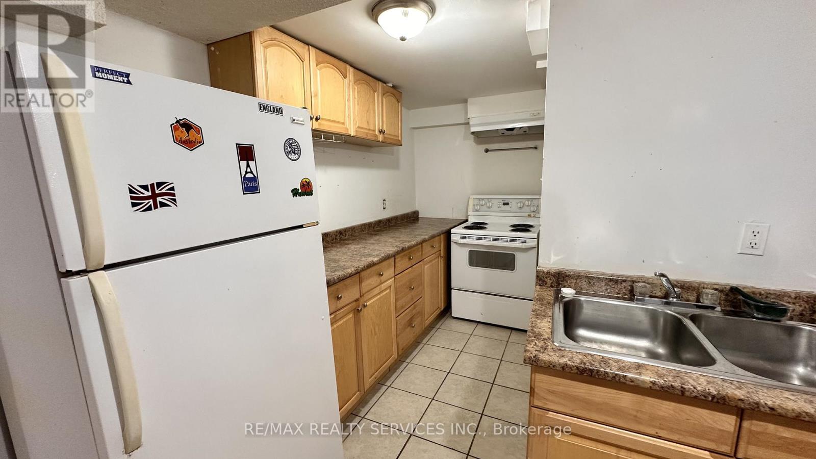 244 Van Kirk Drive, Brampton, Ontario  L7A 1M2 - Photo 8 - W12755838