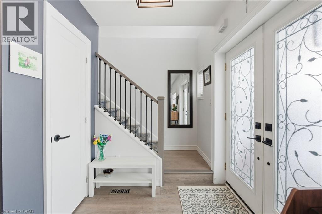 49 Brucedale Avenue E, Hamilton, Ontario  L9A 1N2 - Photo 3 - 40804821