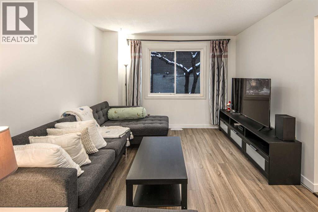 33, 4936 Dalton Drive Nw, Calgary, Alberta  T3A 2E4 - Photo 2 - A2272903