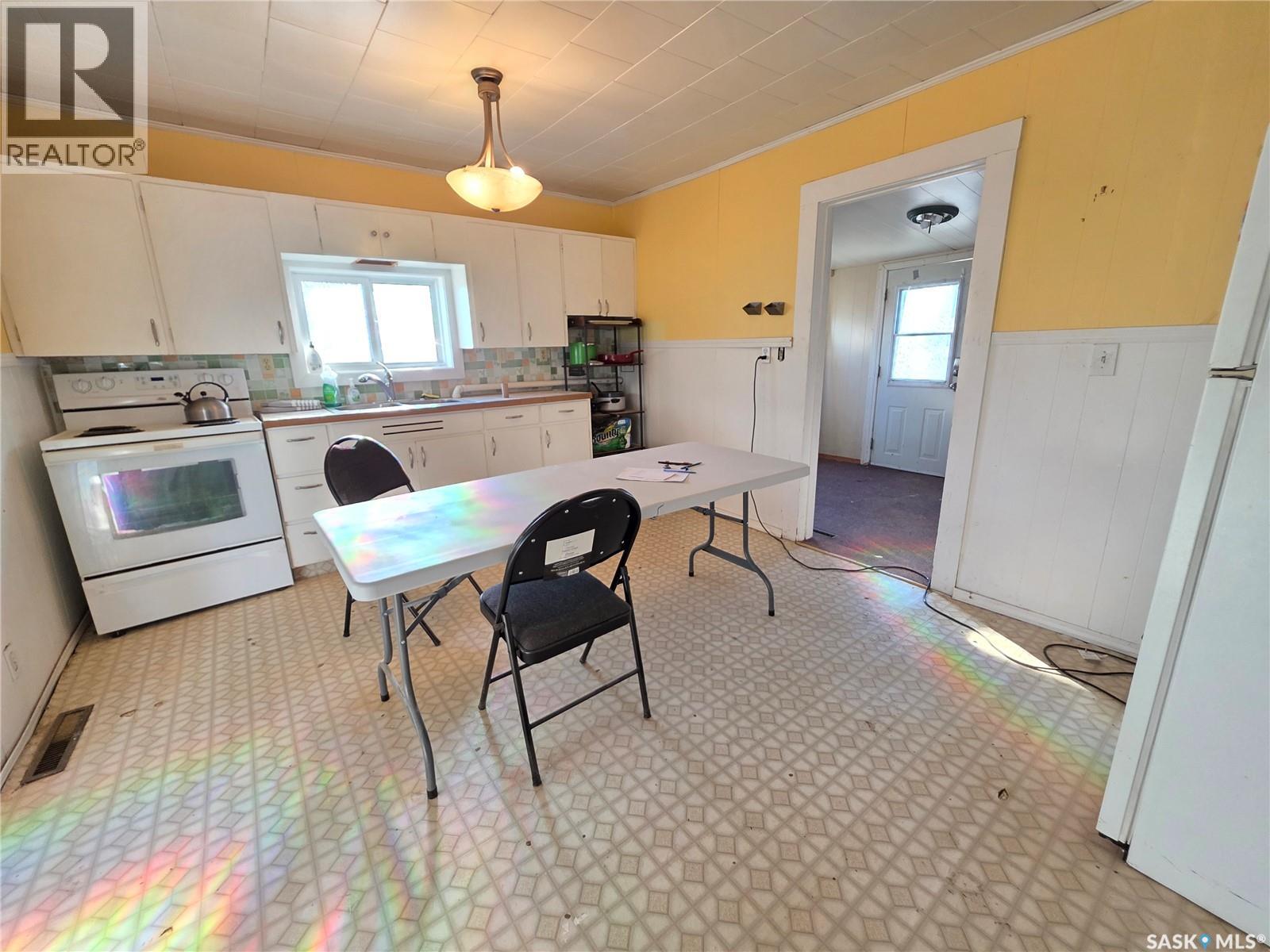 3360 Rutland Avenue, Gull Lake, Saskatchewan  S0N 1A0 - Photo 3 - SK028417