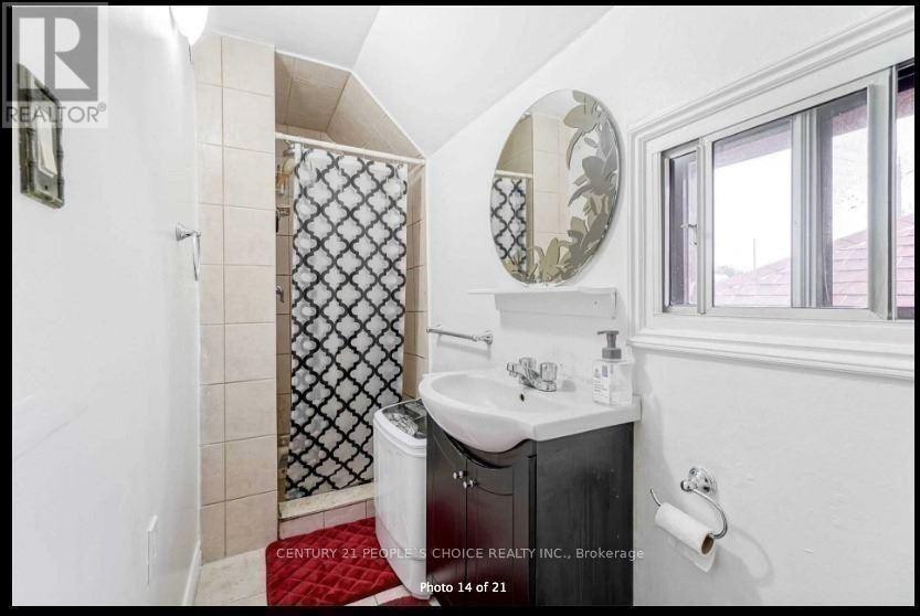 681 Jane Street, Toronto, Ontario  M6N 4A6 - Photo 11 - W12783574